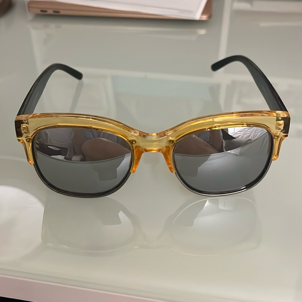 Quay shades